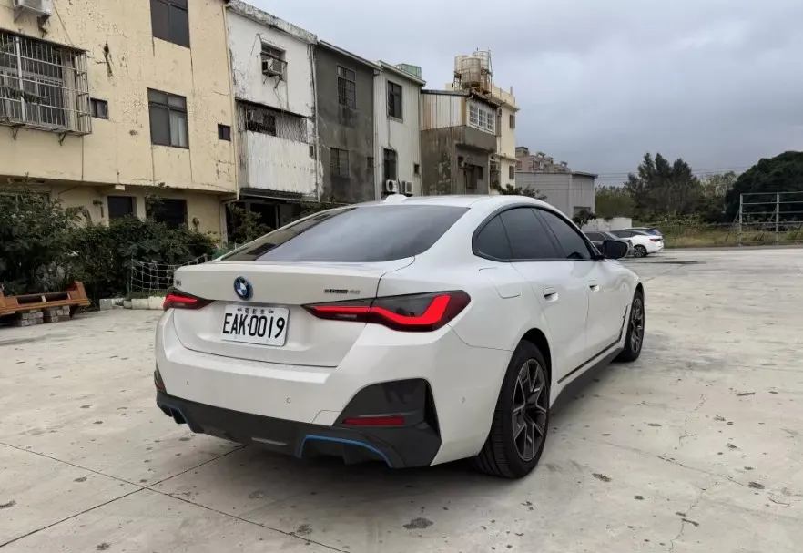 BMW i4 eDrive40 照片 1