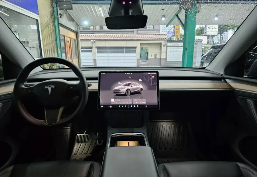 Tesla Model Y Long Range