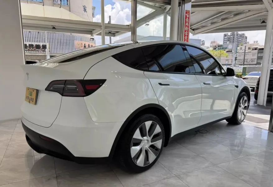 Tesla Model Y RWD