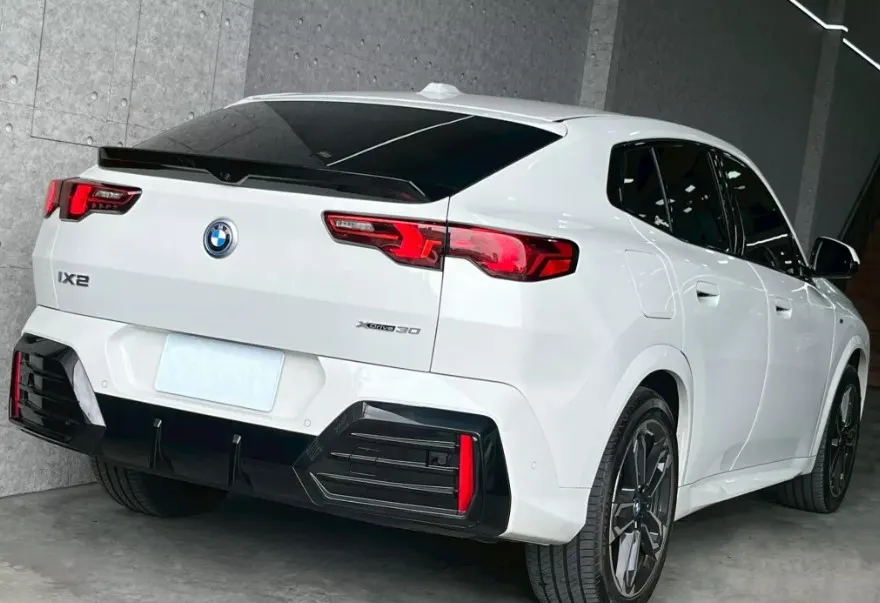 BMW iX2 xDrive30 M Sport 照片 1