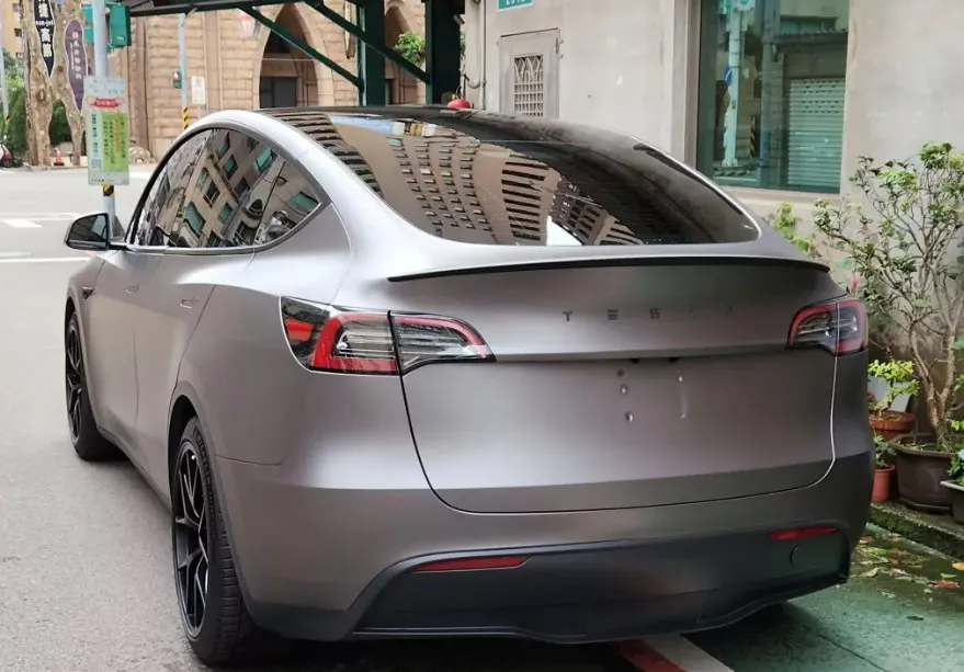 Tesla Model Y Long Range 照片 1