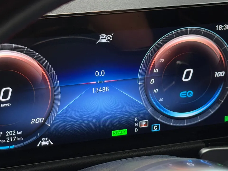 M-Benz EQB300 4MATIC AMG Line