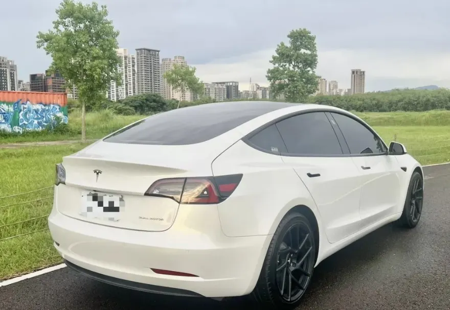 Tesla Model 3 Long Range