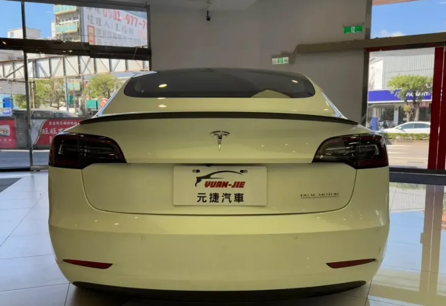 Tesla Model 3 Performance 照片 1