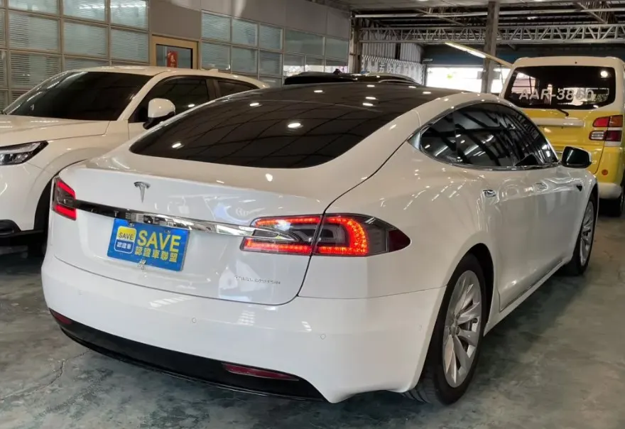 Tesla Model S Long Range 照片 1