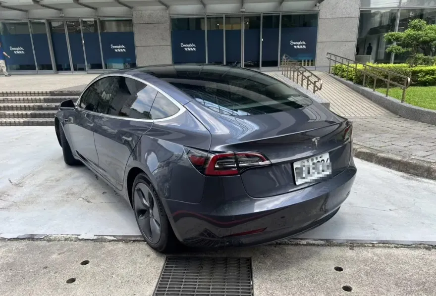 Tesla Model 3 Standard Range Plus