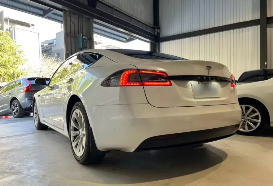 Tesla Model S Long Range