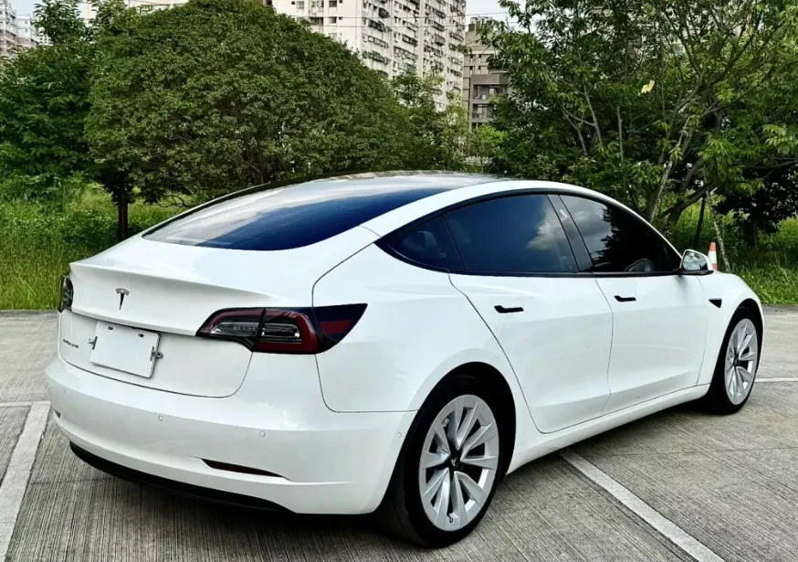 Tesla Model 3 Long Range 照片 1
