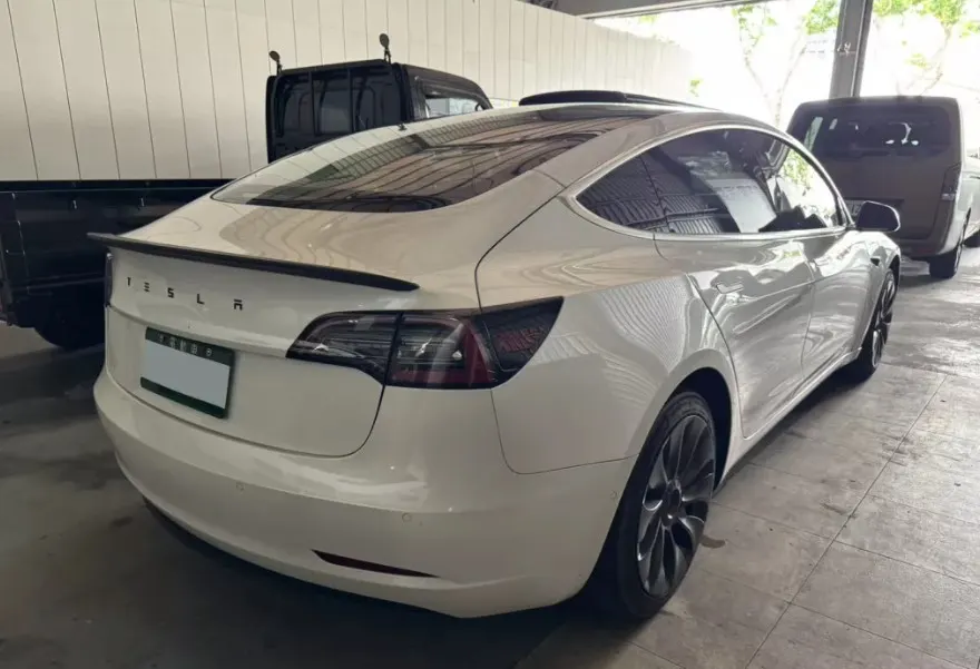 Tesla Model 3 Standard Range Plus 照片 1