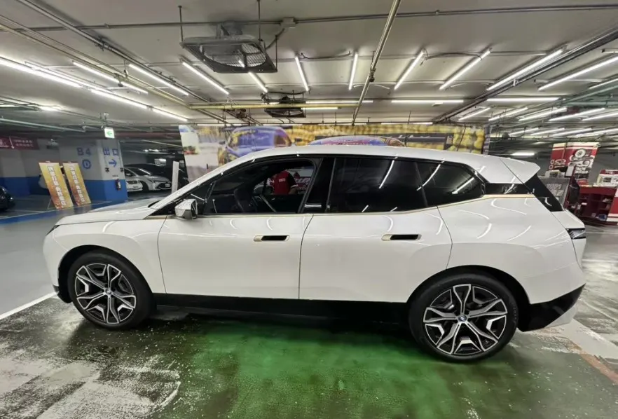 BMW iX xDrive50旗艦版 照片 1