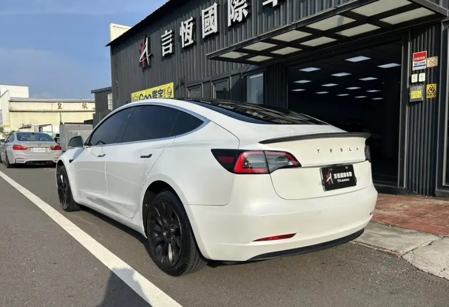 Tesla Model 3 Long Range