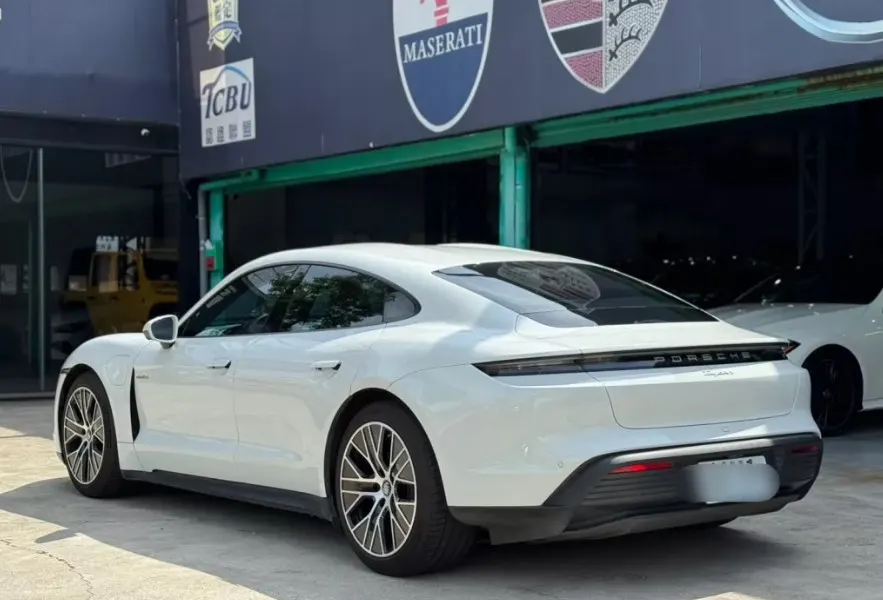 Porsche Taycan RWD 照片 1