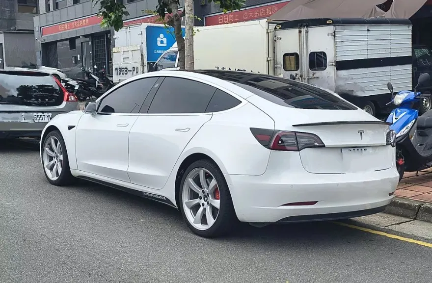 Tesla Model 3 Performance 照片 1