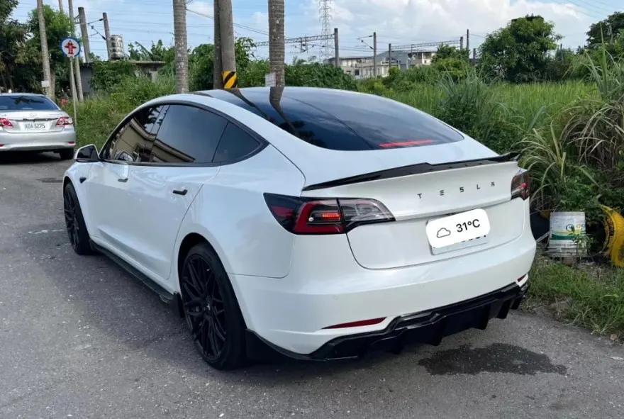 Tesla Model 3 Long Range 照片 1