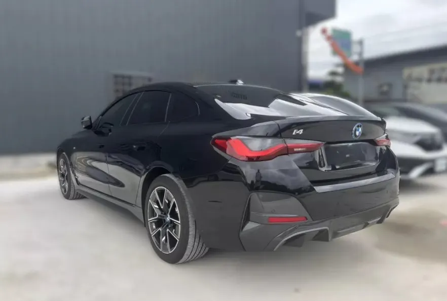 BMW i4 eDrive40 照片 1