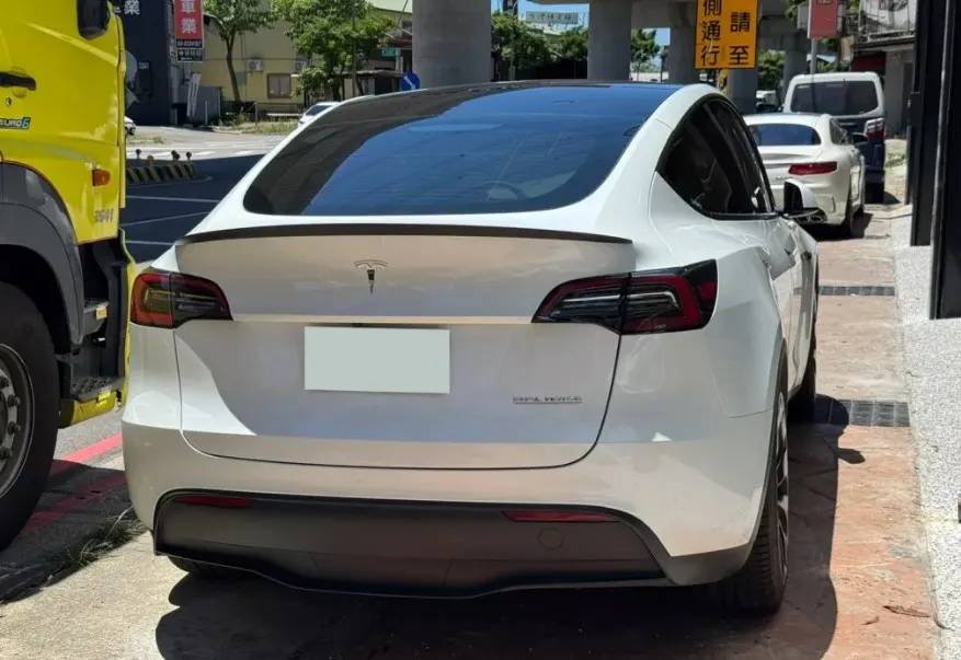 Tesla Model Y Long Range