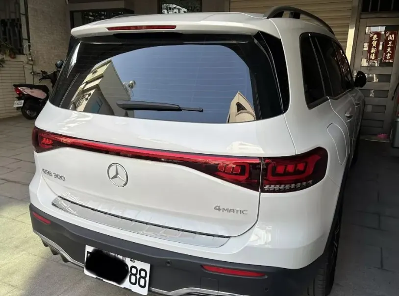 M-Benz EQB 300 4MATIC 照片 1