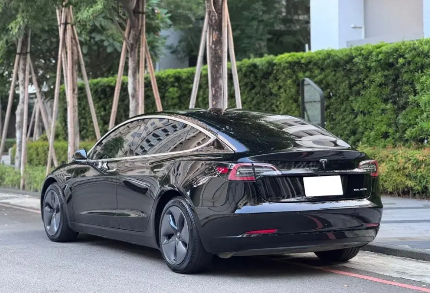Tesla Model 3 Long Range 照片 1