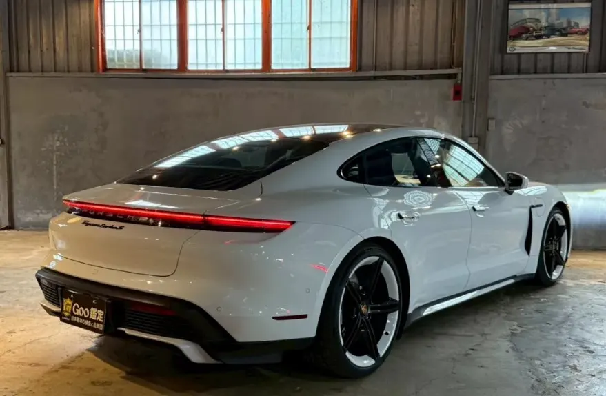 Porsche Taycan Turbo