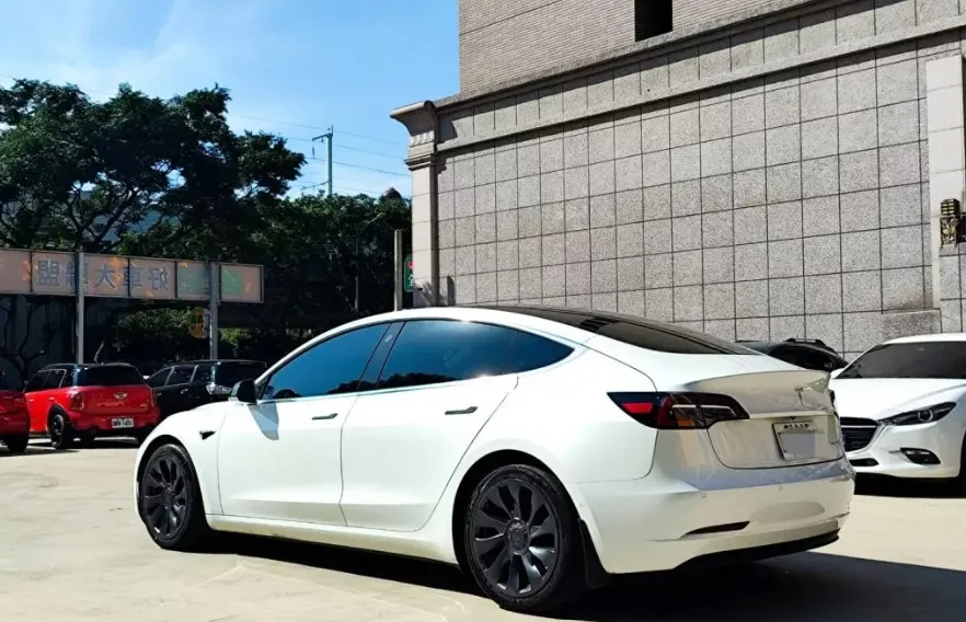 Tesla Model 3 Long Range