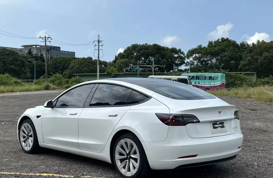 Tesla Model 3 Long Range 照片 1