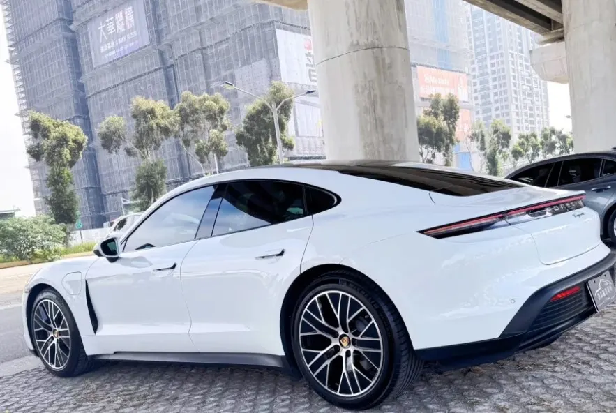 Porsche Taycan RWD 照片 1
