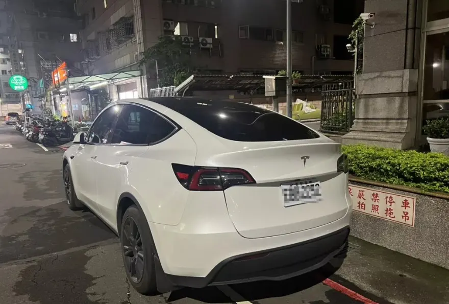 Tesla Model Y RWD