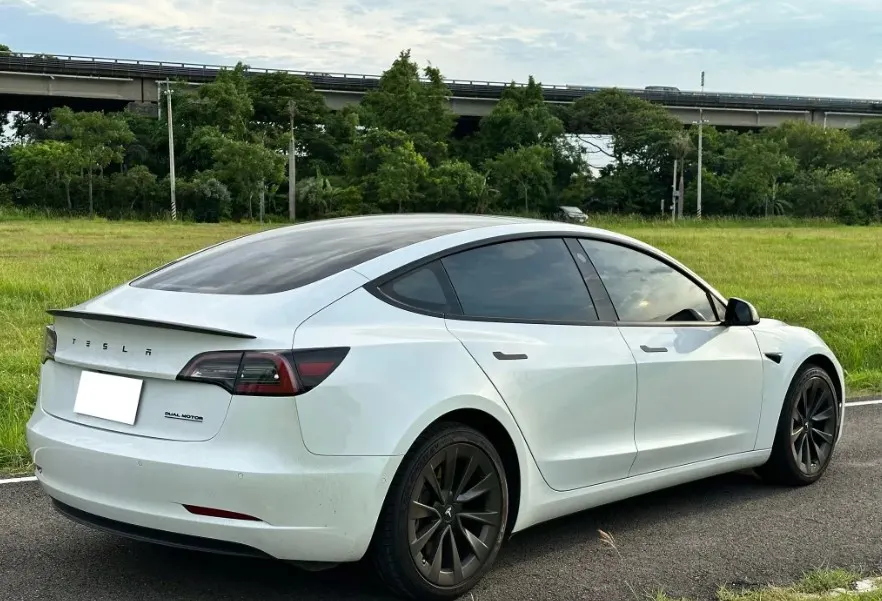 Tesla Model 3 Long Range