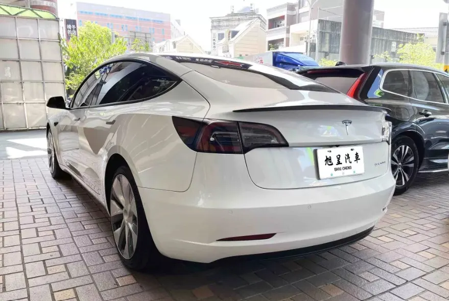 Tesla Model 3 Performance 照片 1