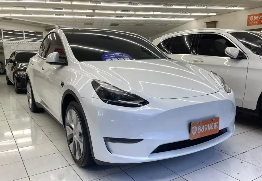 Tesla Model Y Long Range