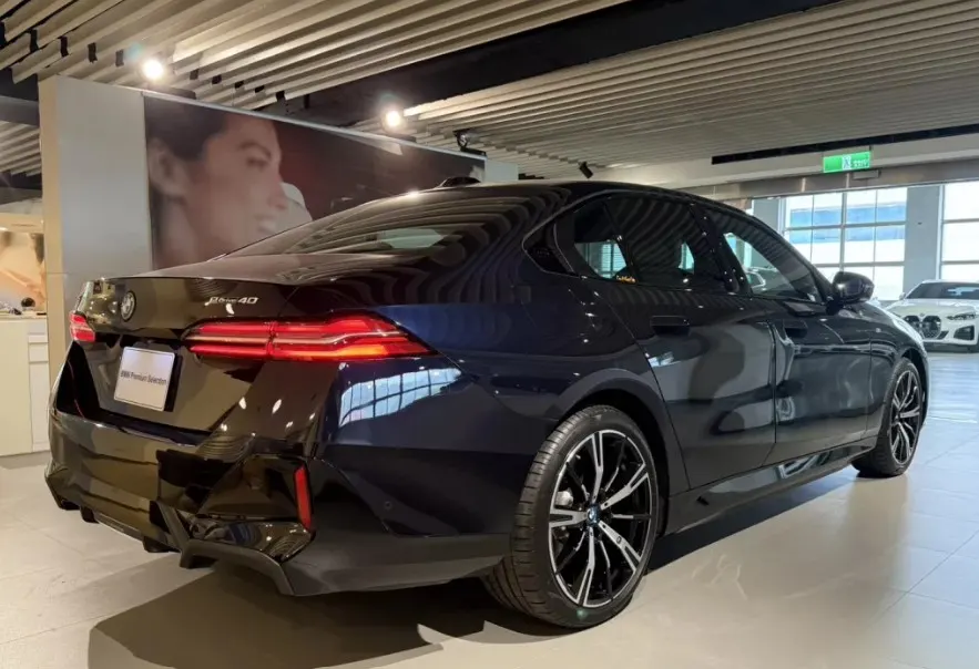 BMW i5 eDrive40 M Sport 照片 1