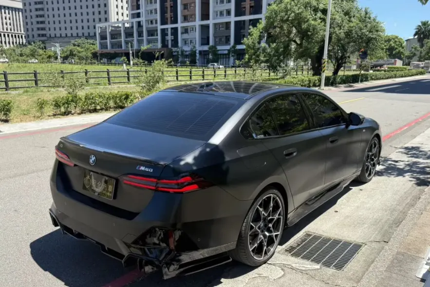 BMW i5 M60 xDrive 照片 1