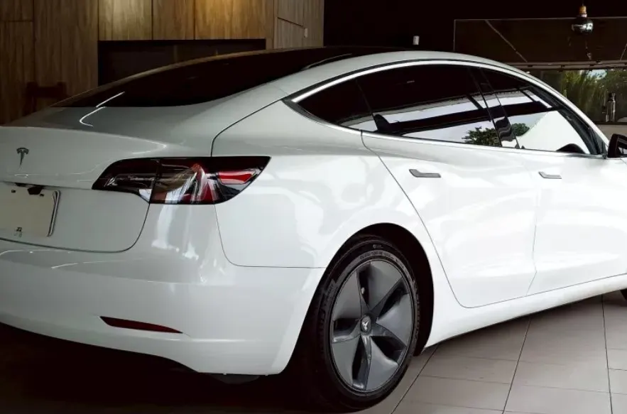 Tesla Model 3 Standard Range Plus 照片 1