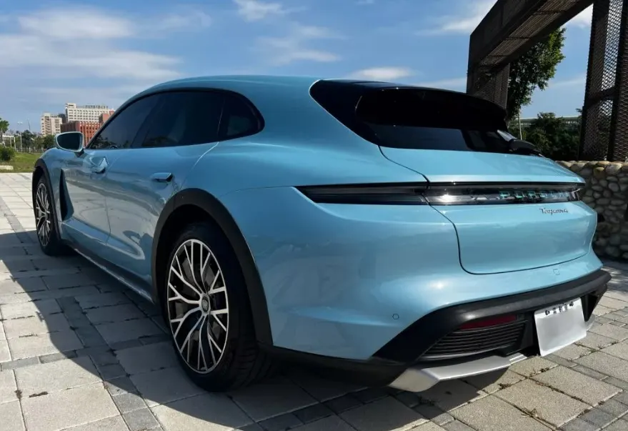 Porsche Taycan 4 Cross Turismo
