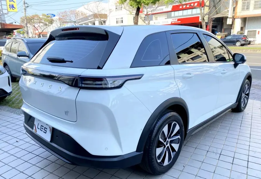 Luxgen n7 7人亮點版 照片 1