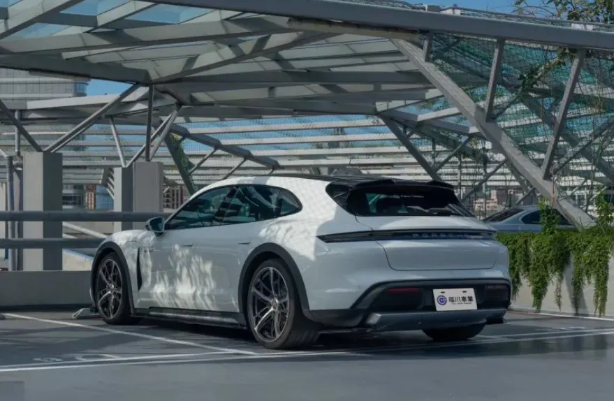 Porsche Taycan 4 Cross Turismo