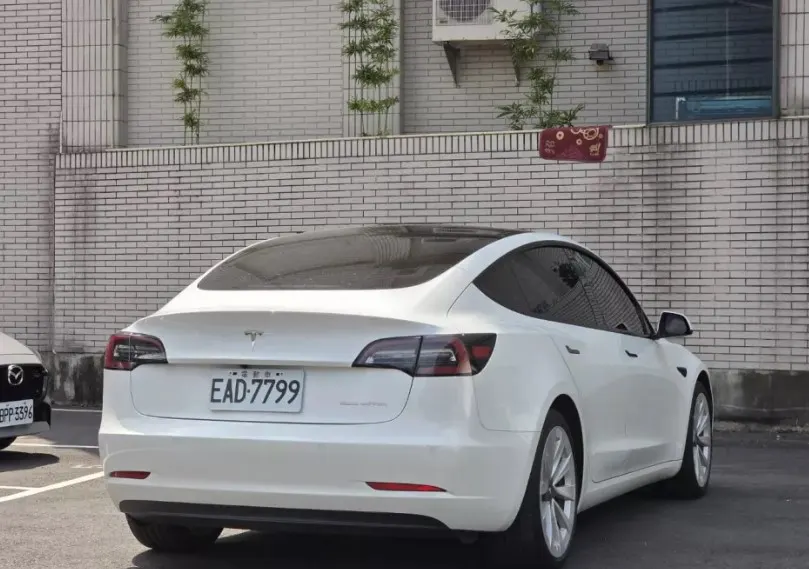 Tesla Model 3 Long Range 照片 1