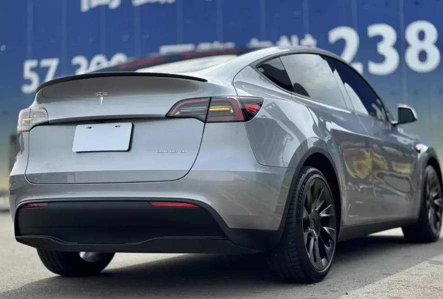 Tesla Model Y Long Range