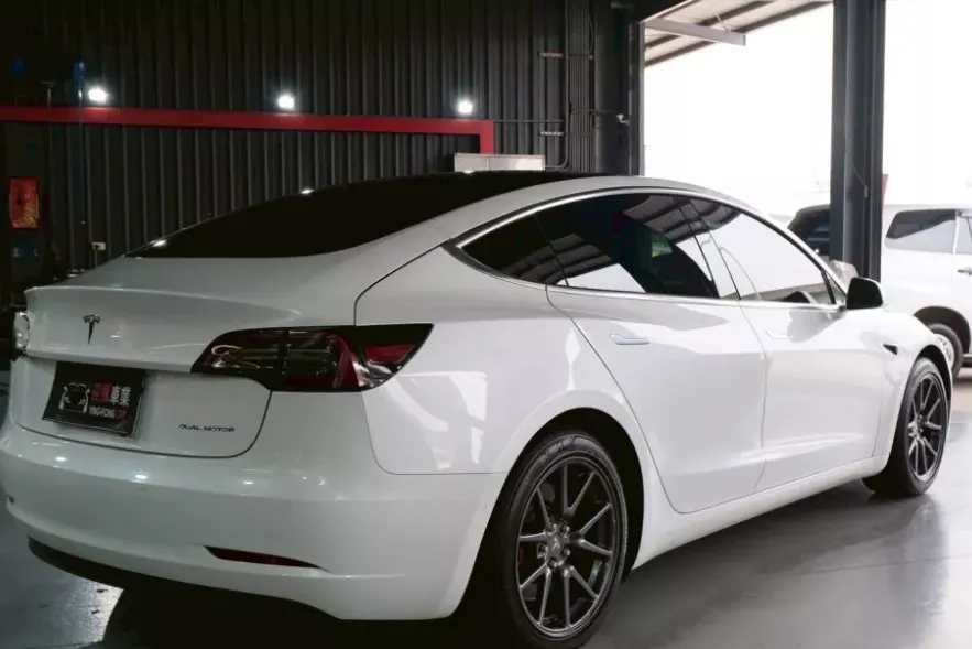Tesla Model 3 Long Range 照片 1