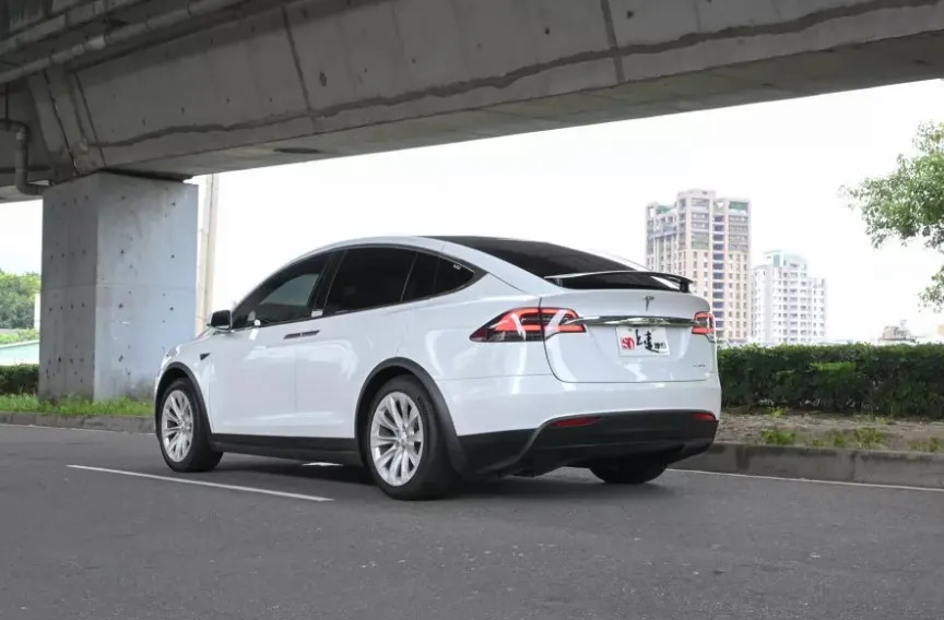 Tesla Model X Long Range 照片 1