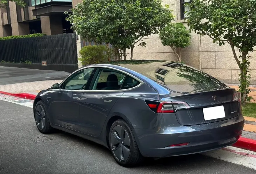 Tesla Model 3 Long Range