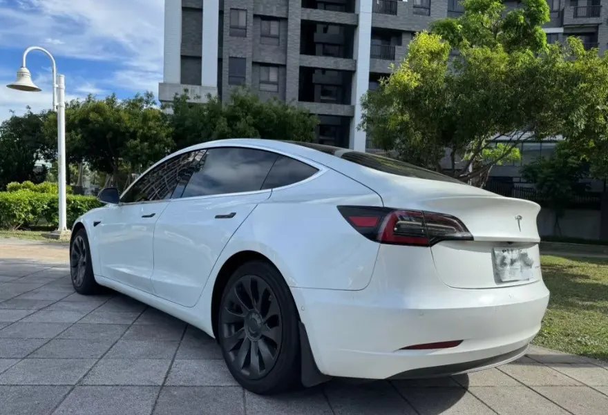 Tesla Model 3 Long Range 照片 1