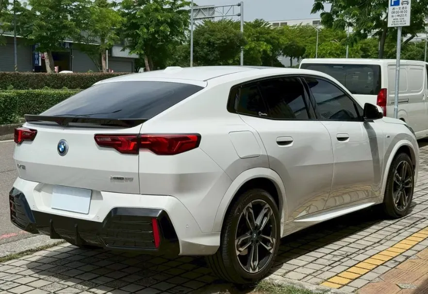BMW iX2 xDrive30 M Sport