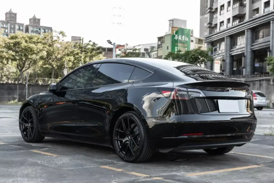 Tesla Model 3 Long Range 照片 1