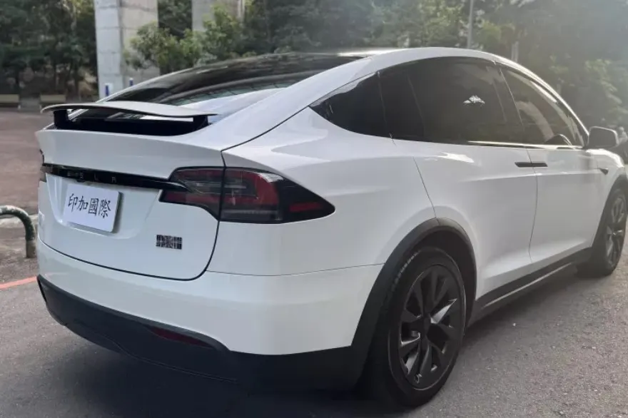 Tesla Model X Plaid