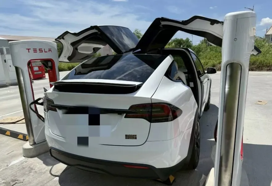 Tesla Model X Plaid