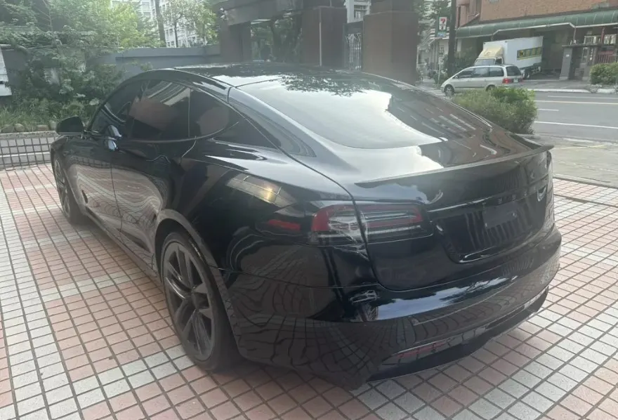 Tesla Model S Plaid 照片 1