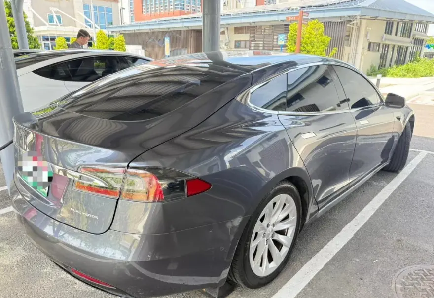 Tesla Model S Long Range