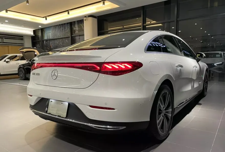 M-Benz EQE 300