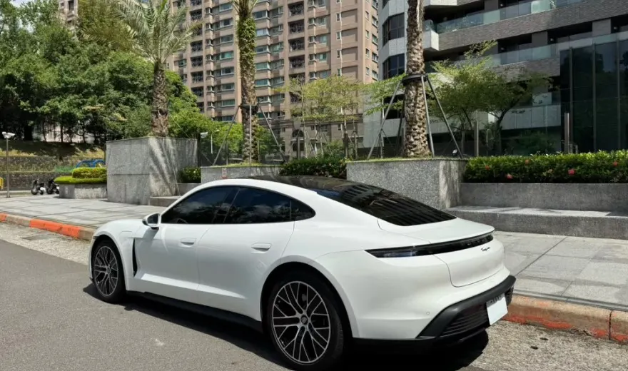 Porsche Taycan RWD